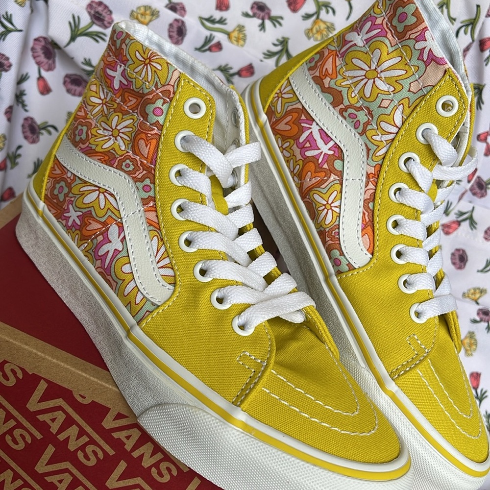 Vans WMNS Sk8-Hi Tapered
Psychedelic Resort Passio
VN0A5KRUBLX
Sneakers - Picture 8 of 16